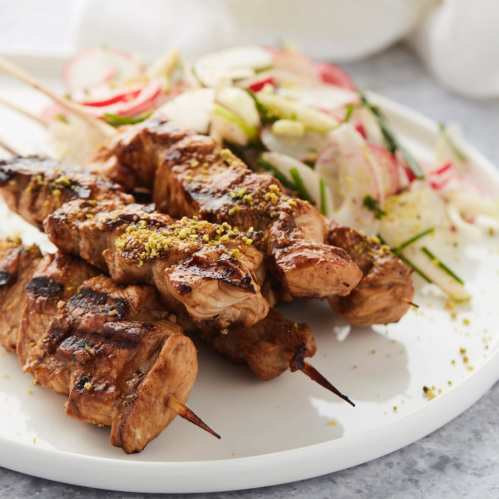 Grilled chicken skewers in Chimay with fennel and radish